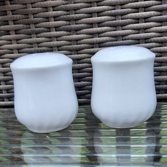 Corning-Corelle Coordinates Ivy Swirl Salt and Pepper Shakers Set - Picture 5 of 8